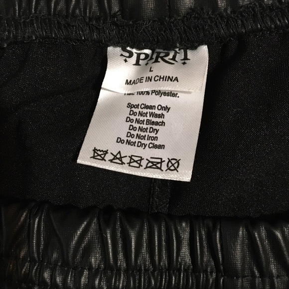 Women's Pirate Costume - Picture 6 of 8